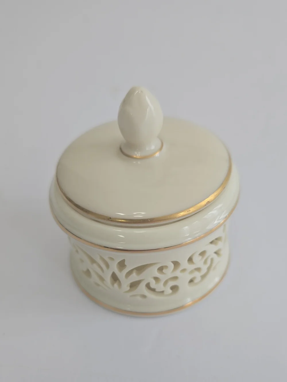 Lenox Pierced China Votive Tea Light Candle Holder With Lid Gold Trim Off White